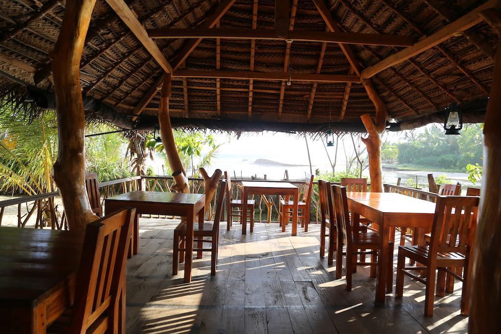 Lonely Beach Resort Tangalle Esterno foto