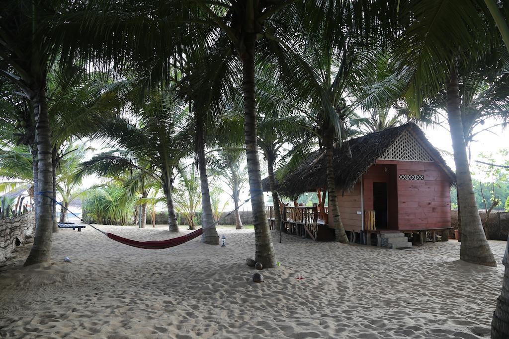 Lonely Beach Resort Tangalle Esterno foto