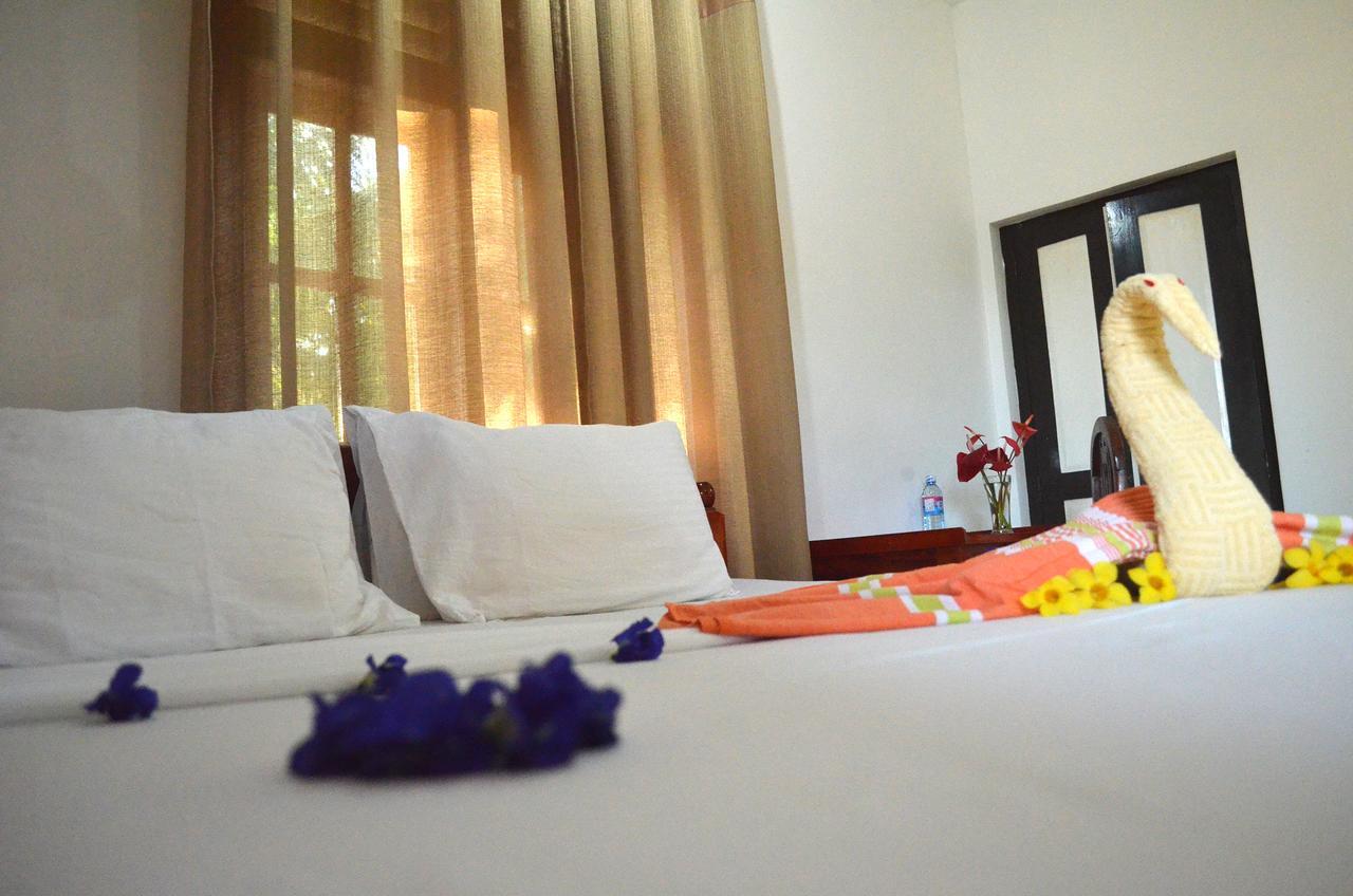 Lonely Beach Resort Tangalle Esterno foto